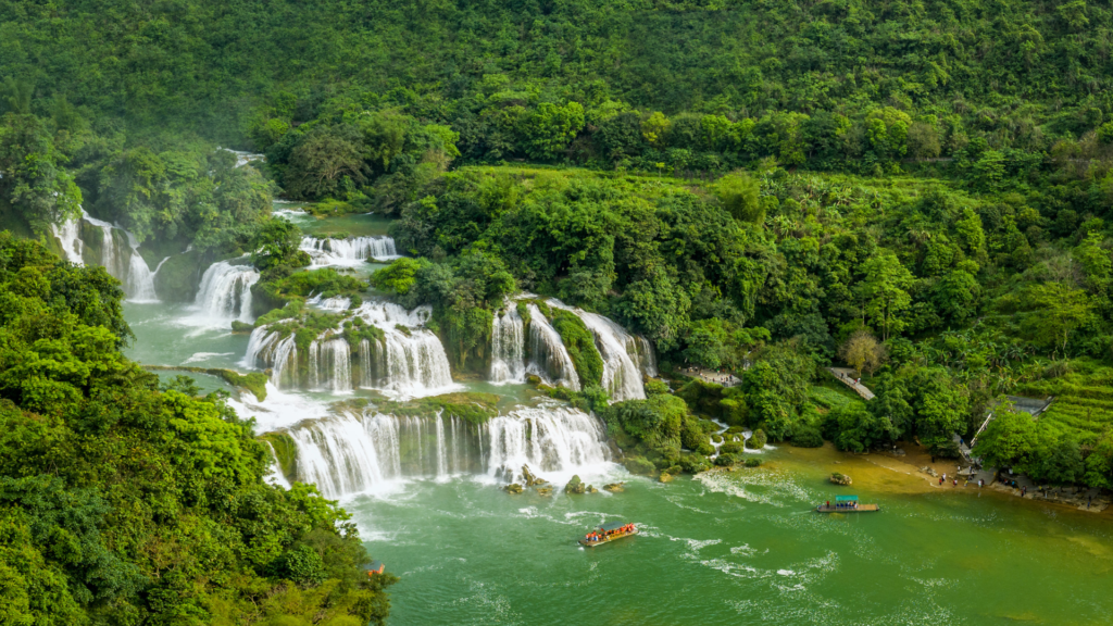 Ban Gioc Waterfall Vietnam tour