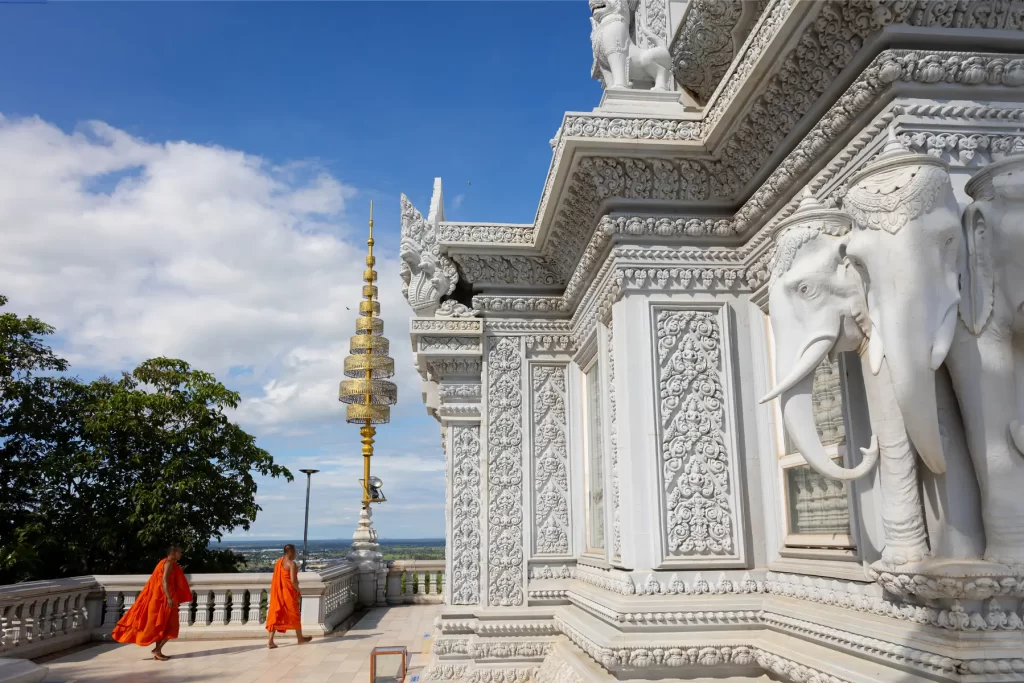 temple visit_ cambodia cruise tour