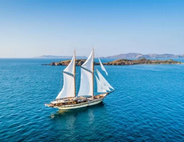 Best Luxury Phinisi Cruise Charters in Komodo