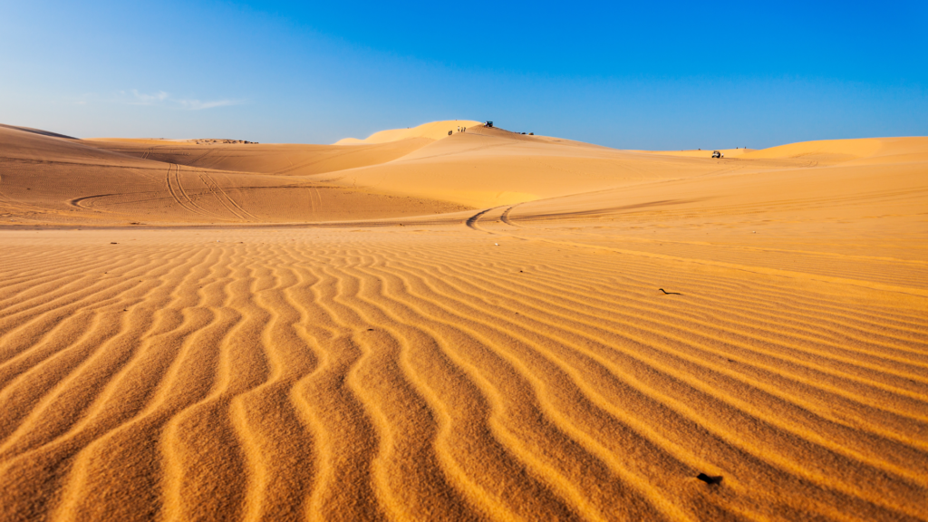 Sand Dunes in Mui Ne _ Vietnam tour