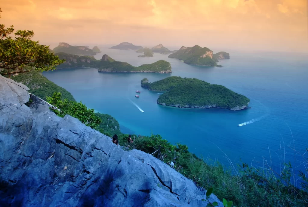 Breathtaking view from a Koh Samui mountain peak, showcasing the stunning ocean below and the horizon stretching endlessly.