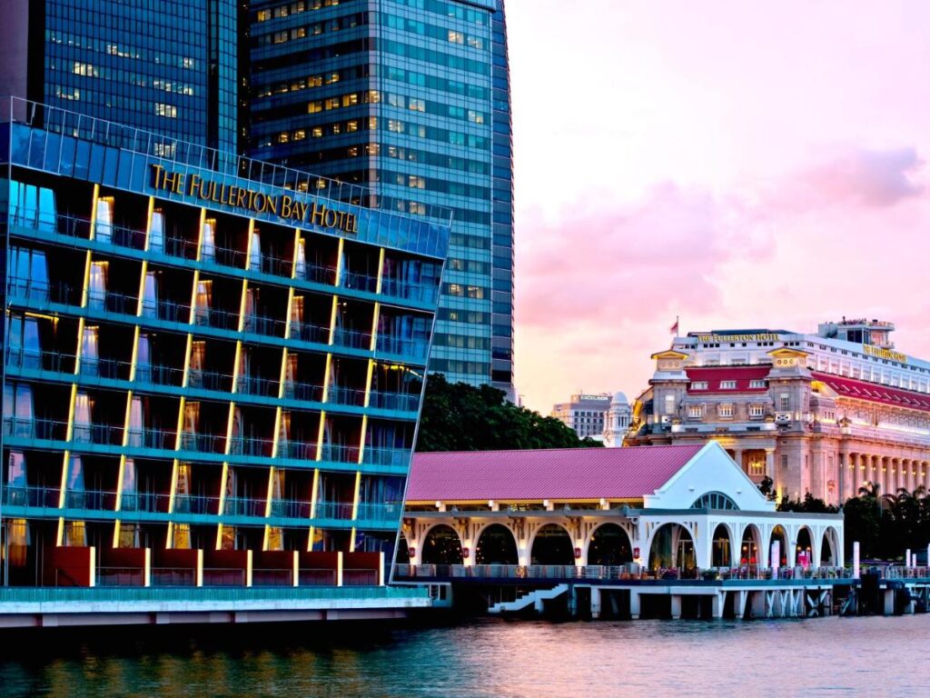  The Fullerton Bay Hotel and Suites, a luxurious waterfront destination, beautifully illuminated against the night sky.