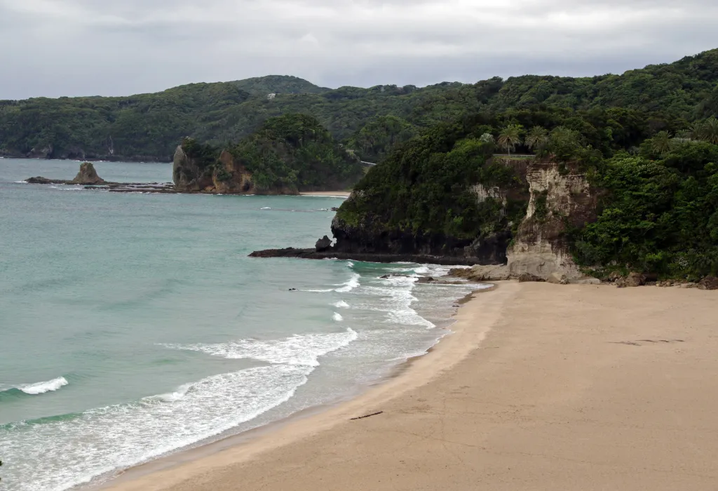 Luxury Japan tours and travel holidays to the scenic Shimoda beach on the Izu Peninsula, featuring a wide sandy shore and forested cliffs. A highlight for a relaxing Japan DMC itinerary.