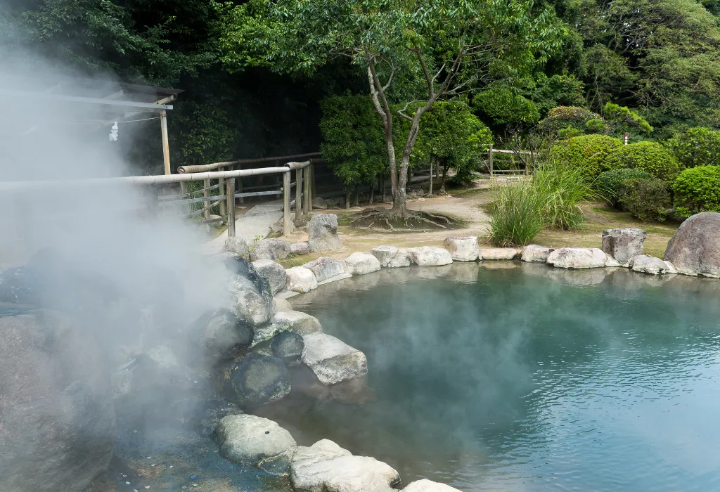 A tranquil outdoor Onsen (hot spring) experience. Highlight for relaxation and wellness on luxury Japan holidays and custom Japan travel itineraries arranged by a Japan dmc.