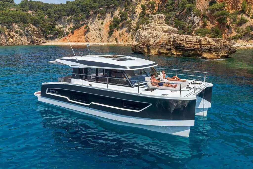 Couple relaxing on a private luxury catamaran charter in turquoise Thai waters — Discovery DMC Thailand private yacht tours for travel advisors