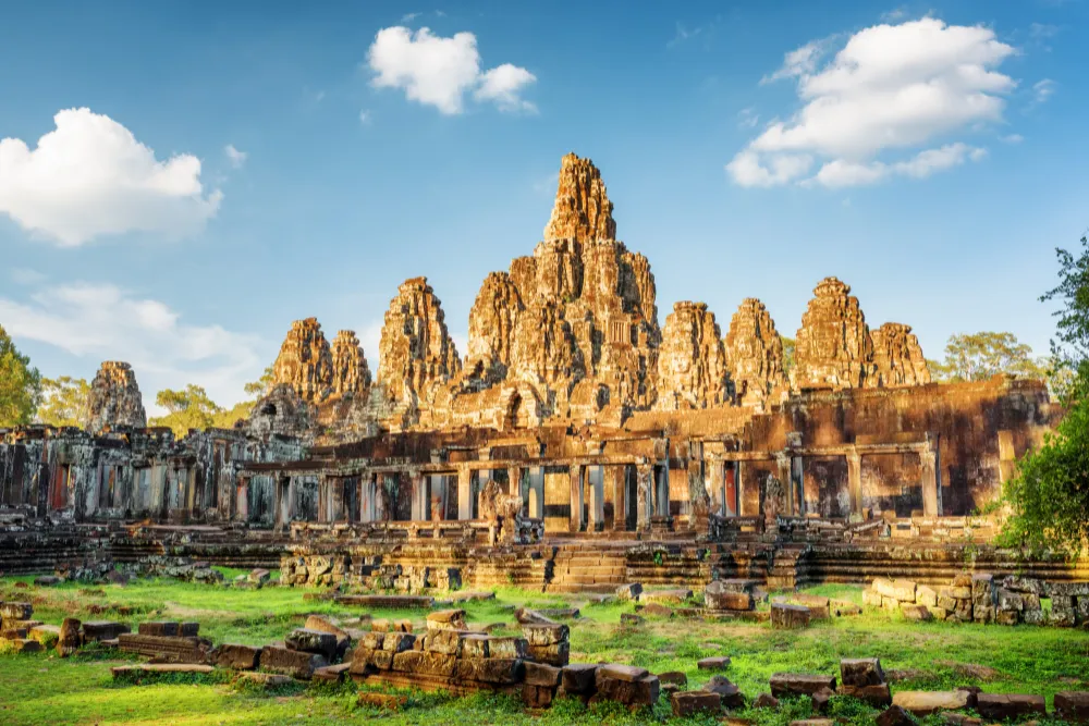 Stunning Bayon Temple at sunset, ideal for unique MICE events and exclusive group travel with a Cambodia DMC (Destination Management Company).
