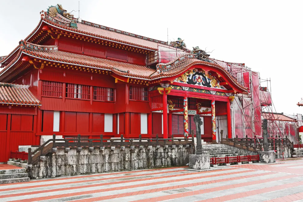 The vibrant red main hall of Shuri Castle in Okinawa, a UNESCO World Heritage Site and a symbol of the Ryukyu Kingdom. We offer exclusive luxury and MICE tours that explore Japan's unique historical and cultural landmarks.