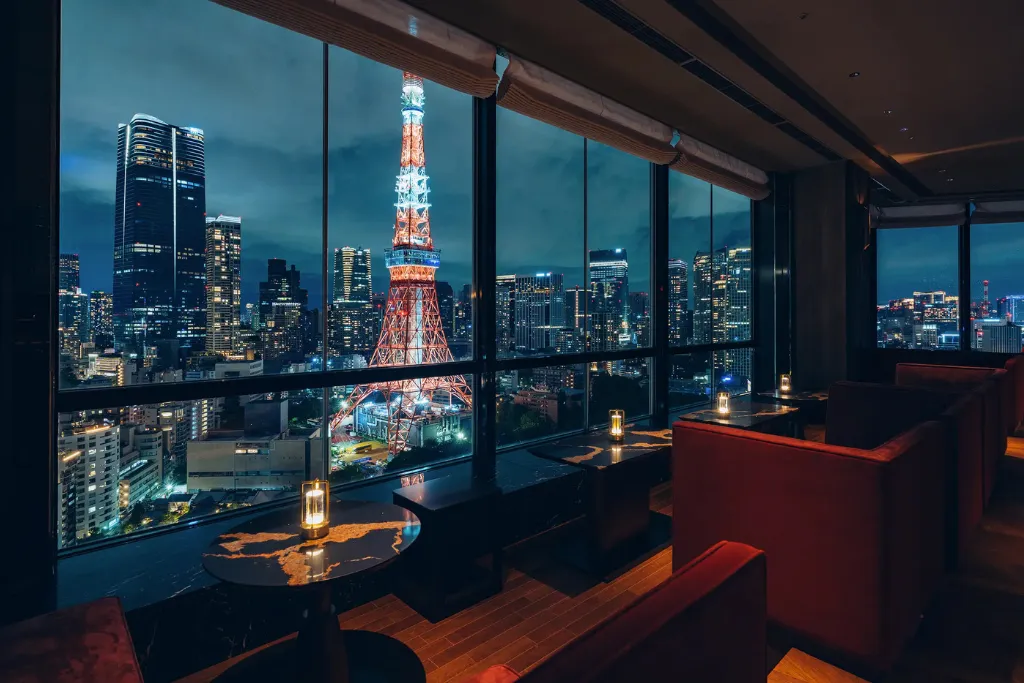 An exclusive luxury Tokyo bar with stunning panoramic night views of the cityscape and Tokyo Tower. The perfect end to custom Japan tours and Japan holidays designed by a Japan dmc.