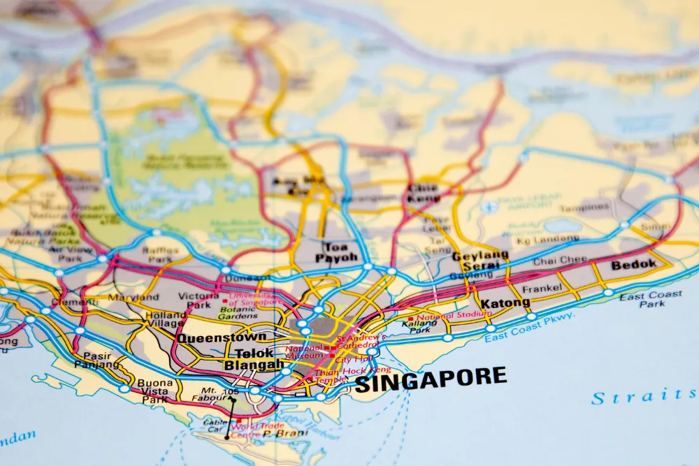 Detailed map of Singapore showing its neighborhoods and districts, including Queenstown, Katong, and Bedok